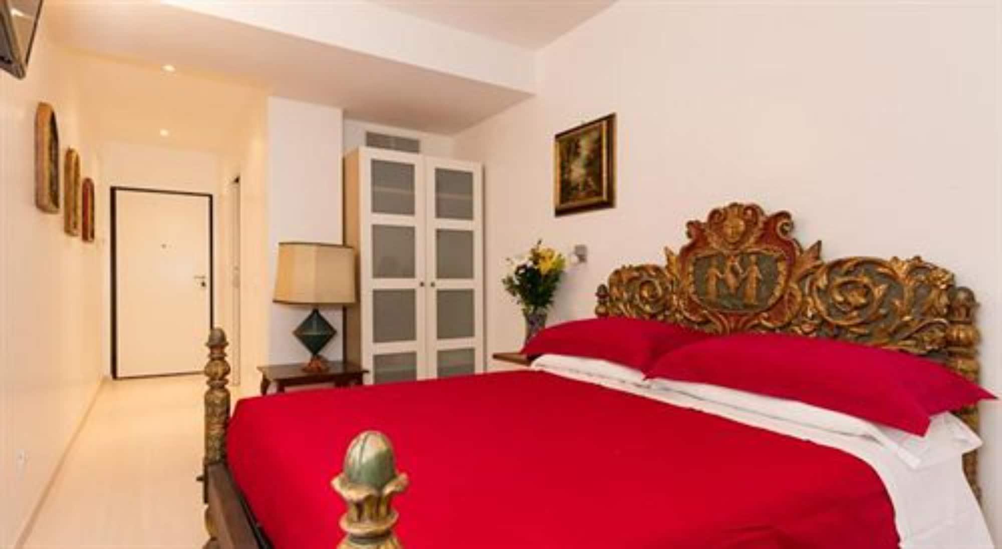 La Locanda Del Pino Милан Экстерьер фото